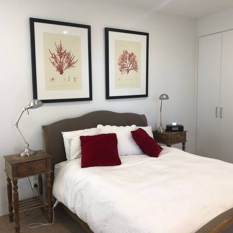 Luxury townhouse with stunning views gallery image 5