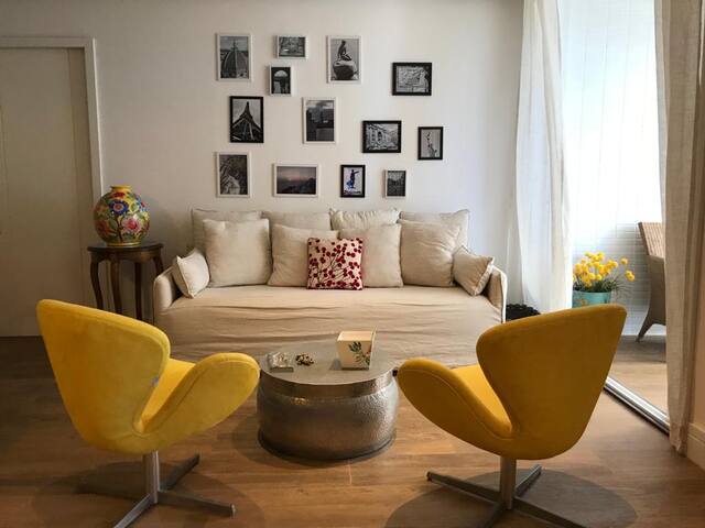 Apartamento em prédio em frente à Praia da Barra