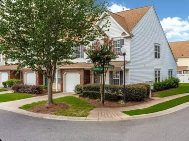 Townhouse with kitchen, living room, 2 bdrm, bath Condominiums for