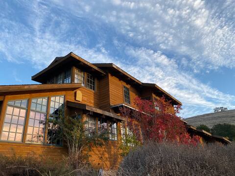 Scenic Suite+Hiking on Gated Property