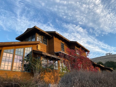 Scenic Suite+Hiking on Gated Property
