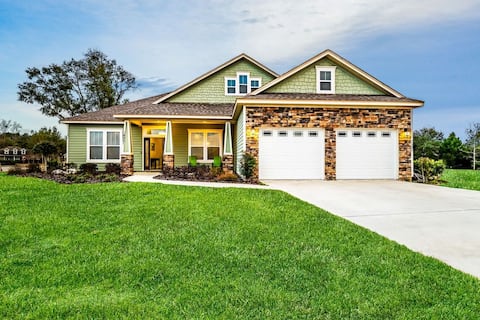 Luxurious 4 bed 3 bath Retreat Home, pets ok