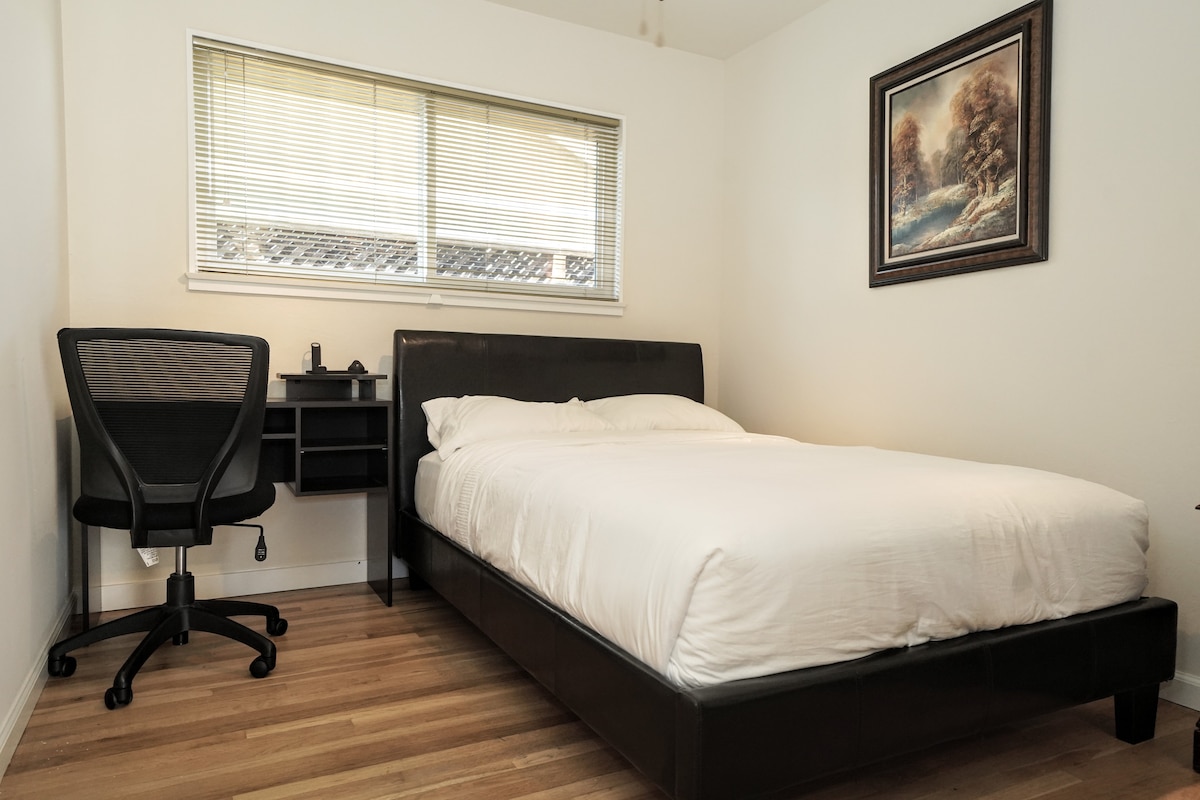 غرفة النوم رقم4 ، مع مكتب