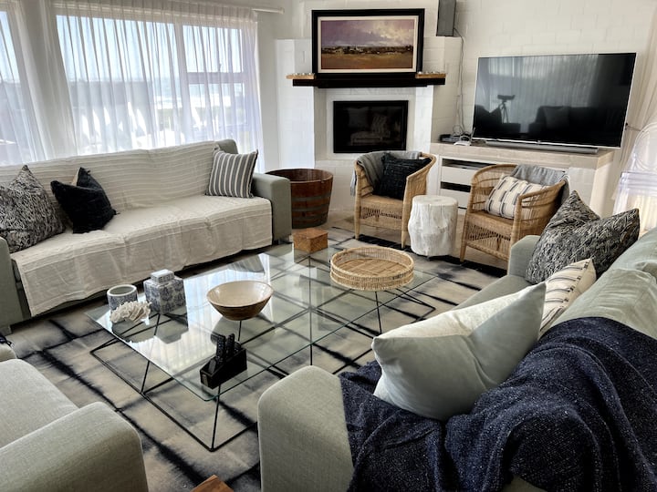 5 Bedroom House Has Solar And 1 Min Walk To Beach - Yzerfontein
