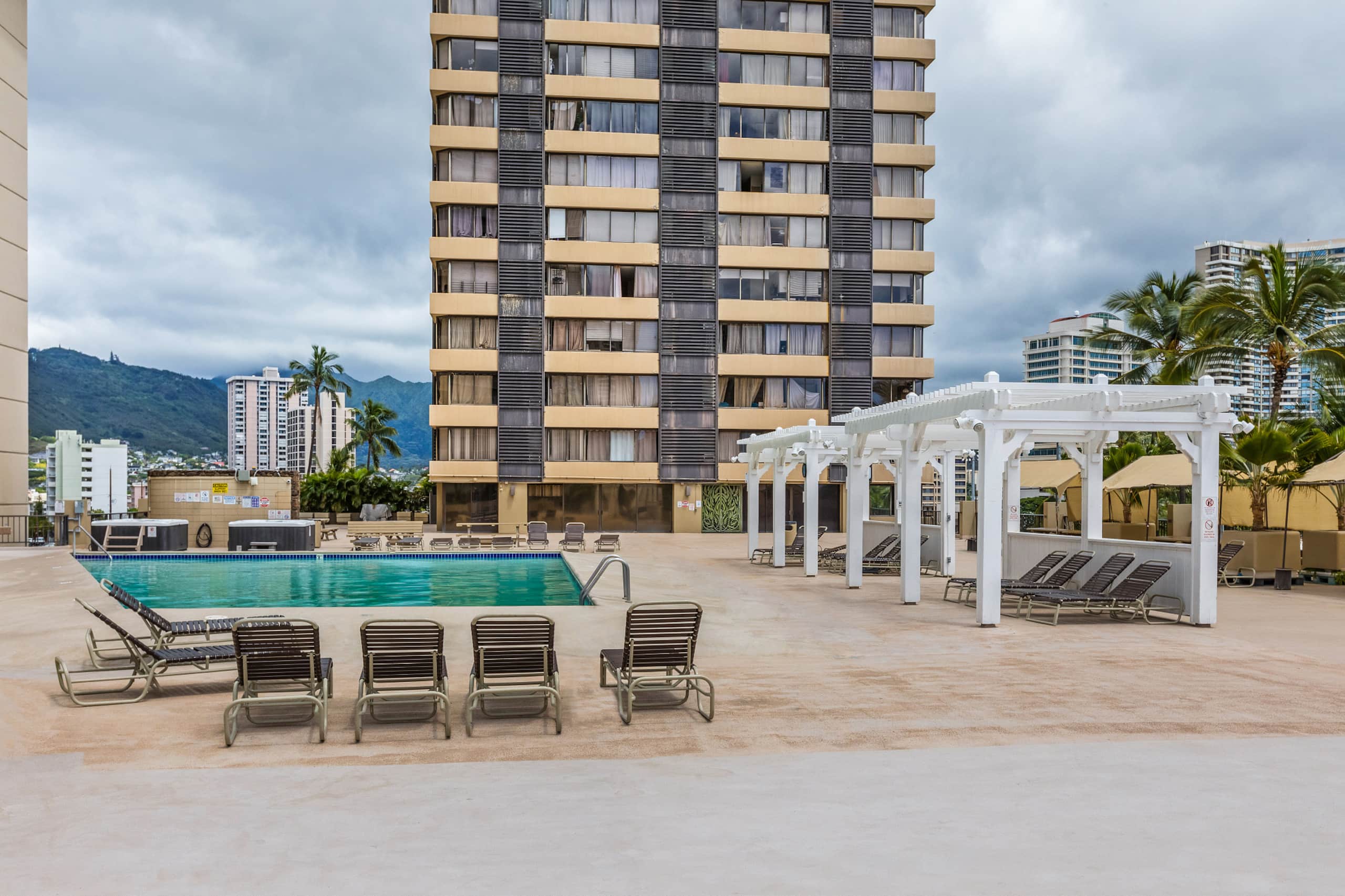 Condo in Honolulu · ★4.9 · Studio · 1 bed · 1 private bath - Image 12