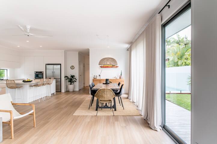 Walk to Sunshine Beach & Village gallery image 3