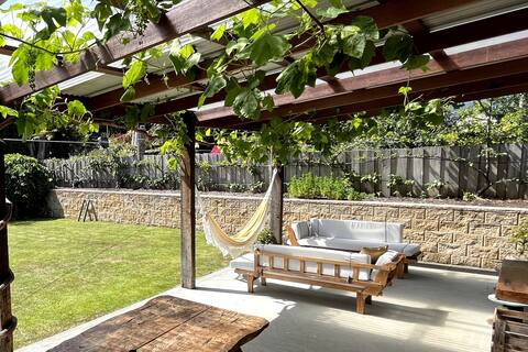 Modern, private, 400m to beach!