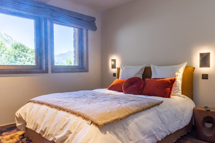 Кафеава соба со телевизор