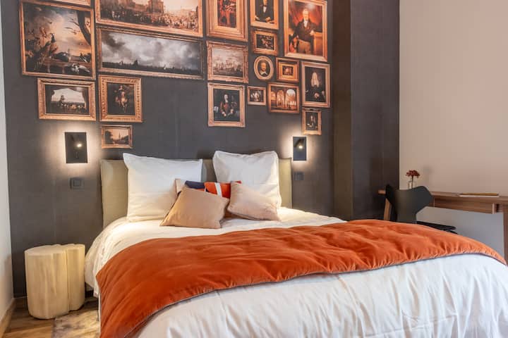 Портретна соба со телевизор