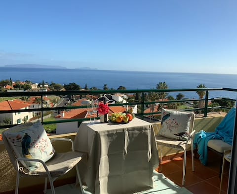Popular Airbnb listing: Apartment with fantastic sea views in Caniço