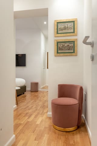 Vicino Piazza di Spagna: lusso, 3 camere, cantina gallery image 3