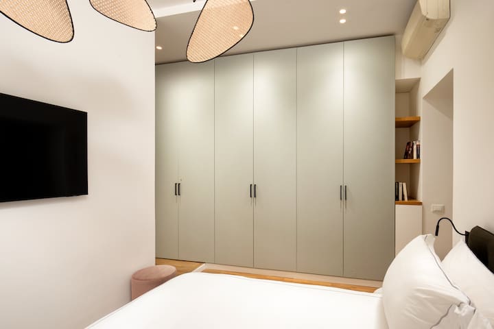 Vicino Piazza di Spagna: lusso, 3 camere, cantina gallery image 2