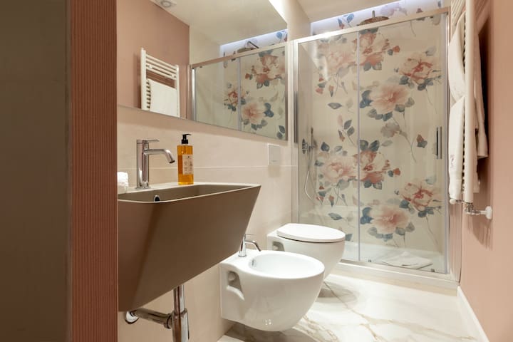 Vicino Piazza di Spagna: lusso, 3 camere, cantina gallery image 4