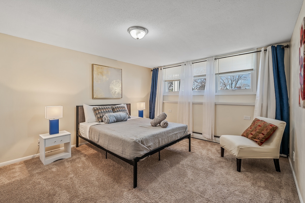 غرفة نوم كبيرة 5- طابق أرضي - سرير بحجم كبير