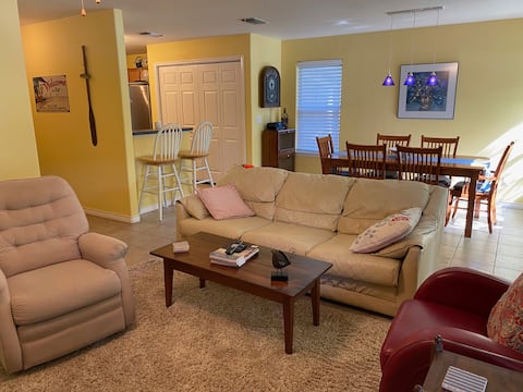 Top performing Airbnb: Cozy Riverfront House with spacious yard and patio in San Antonio