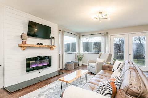 Hideaway House >HOT TUB< *Secluded w/Amazing Views