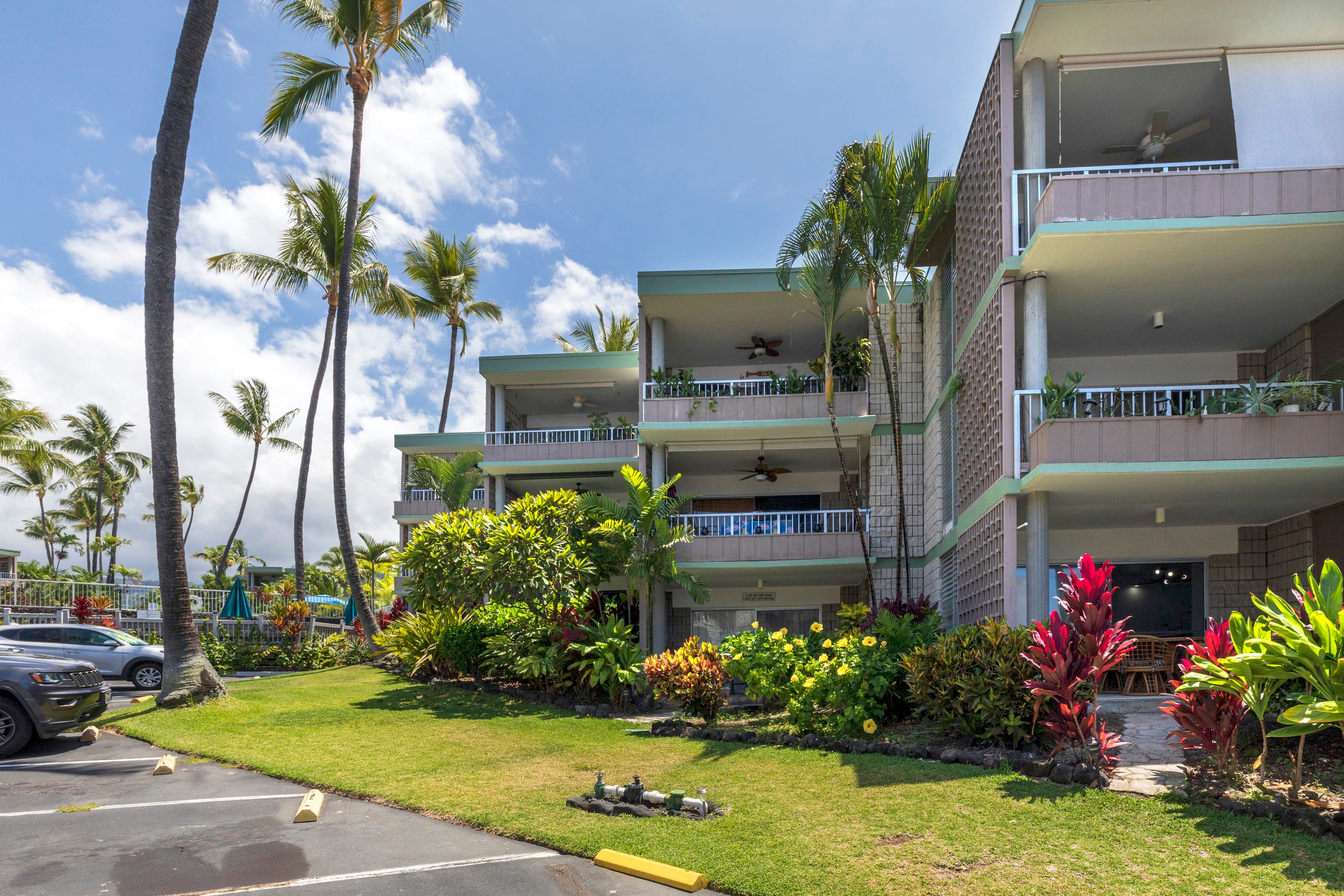 Condo in Kailua-Kona · ★4.78 · 1 bedroom · 2 beds · 1 private bath - Image 9