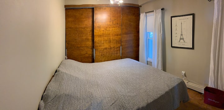 Dormitorio principal con cama king, base ajustable