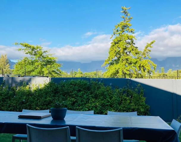 Mountain view 4-bedroom home close to wine farms. gallery image 3