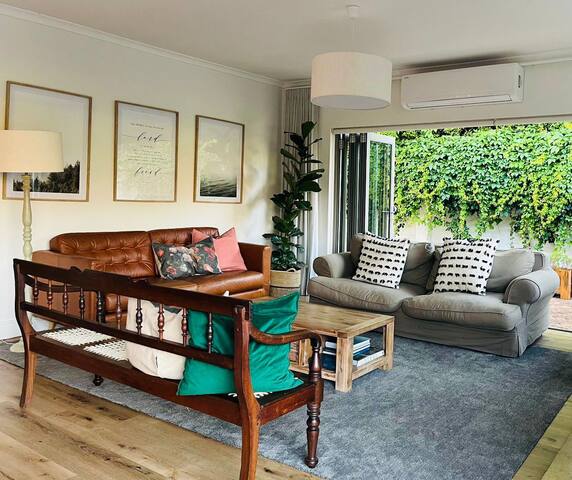 Mountain view 4-bedroom home close to wine farms. gallery image 4