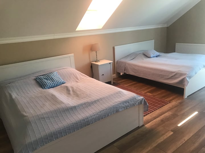 3 מיטות - 4 מיטות