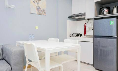 Deluxe 2BR with WiFi & Netflix near Mall Serpong