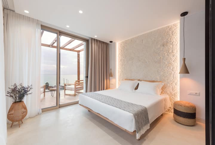 Glavna spavaća soba (kupaonica s vlastitom kupaonicom - bračni krevet)