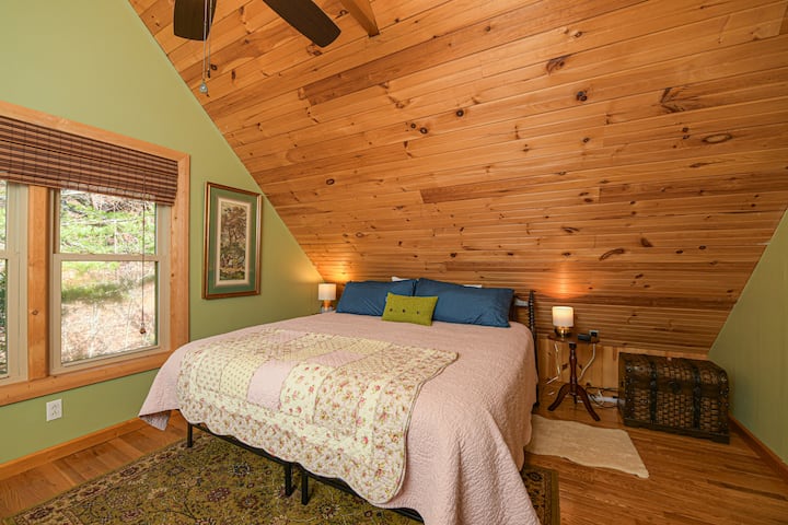 Dormitorio principal con cama tamaño king