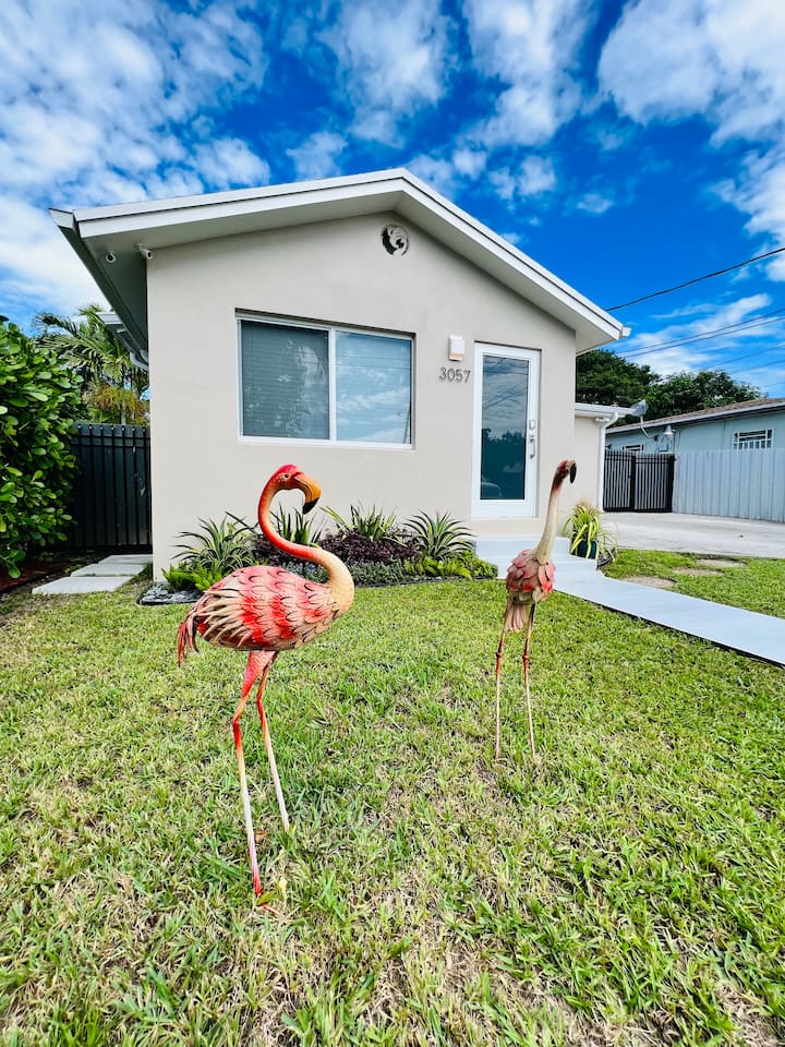 Casa Flamingle 5 min Miami International Airport Houses for Rent in