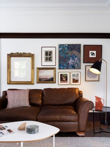 Forest edge 3-bedroom home with fireplace & garden gallery image 4