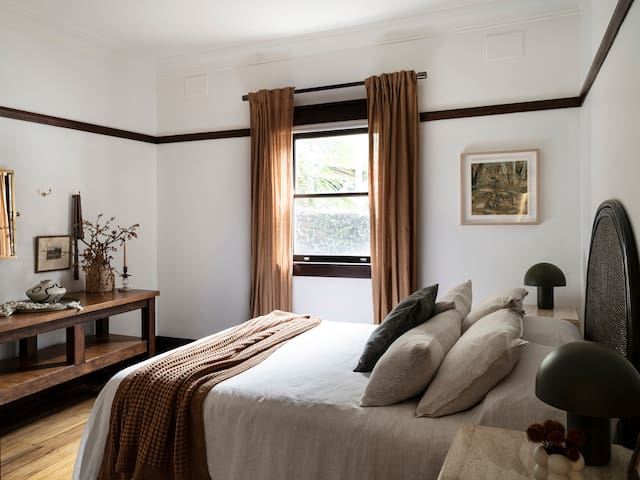 Forest edge 3-bedroom home with fireplace & garden gallery image 3