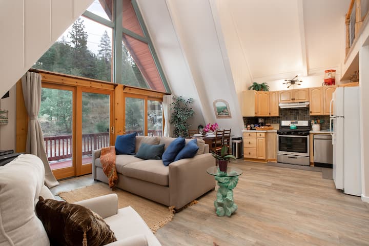 Forest Dream Retreat: A-frame Cabin/hot Tub/games - Pine Mountain Club, CA