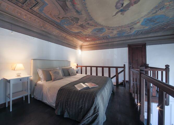 Palace Lux First gallery image 2