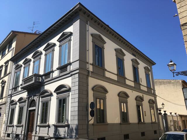 Lux Palace Max gallery image 3