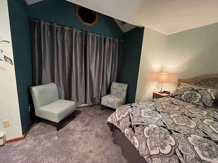 ห้องนอนใหญ่กว้างขวาง