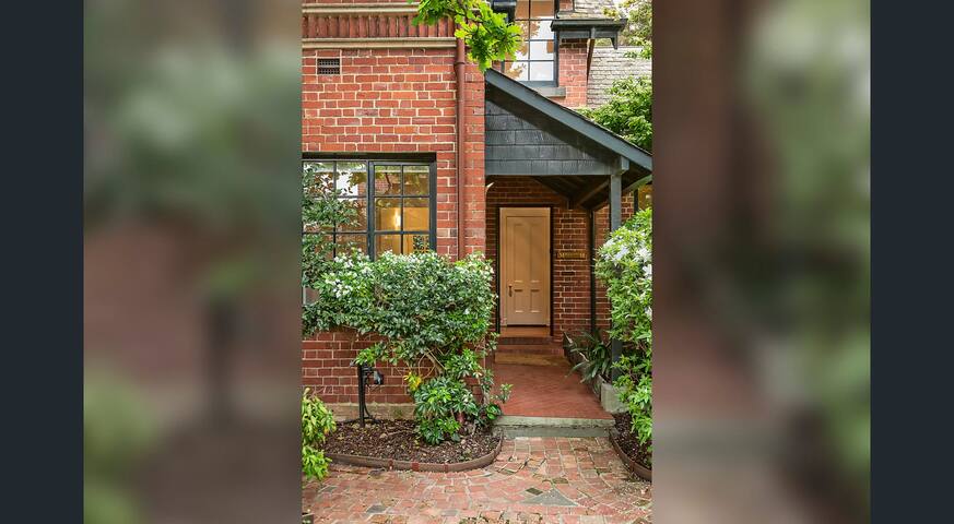 Hidden Oasis in heart of Toorak gallery image 3