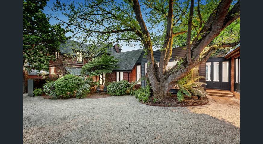 Hidden Oasis in heart of Toorak