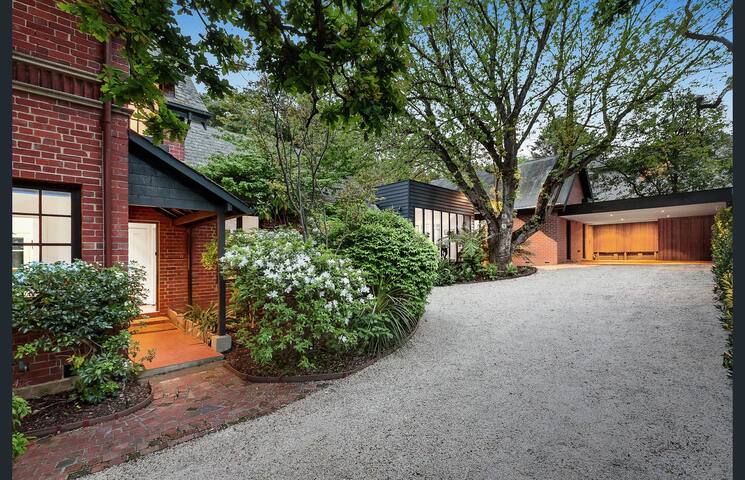 Hidden Oasis in heart of Toorak gallery image 5