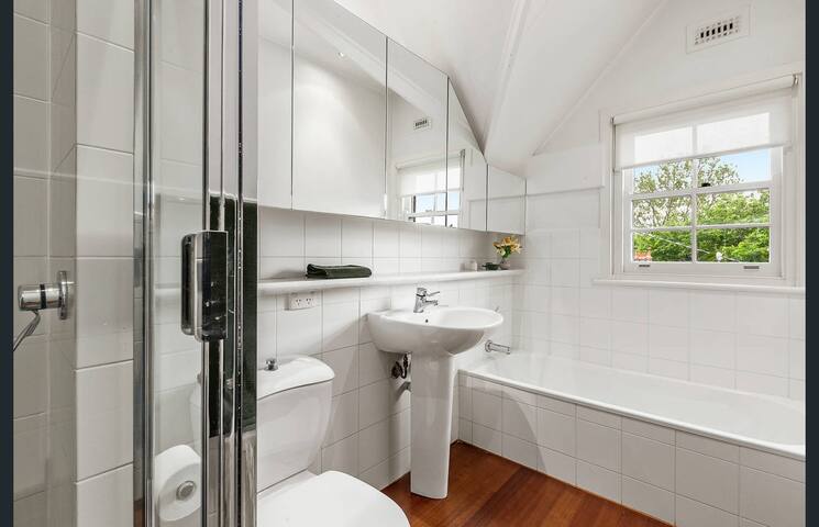 Hidden Oasis in heart of Toorak gallery image 2