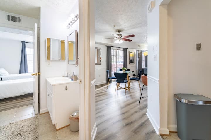 Newly Renovated, Cozy, Centrally Located 2BR/2BA