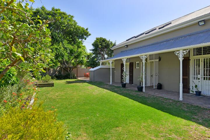 Old Cape Charm w Pool gallery image 3