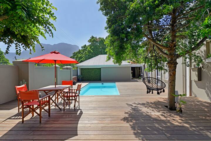 Old Cape Charm w Pool gallery image 5