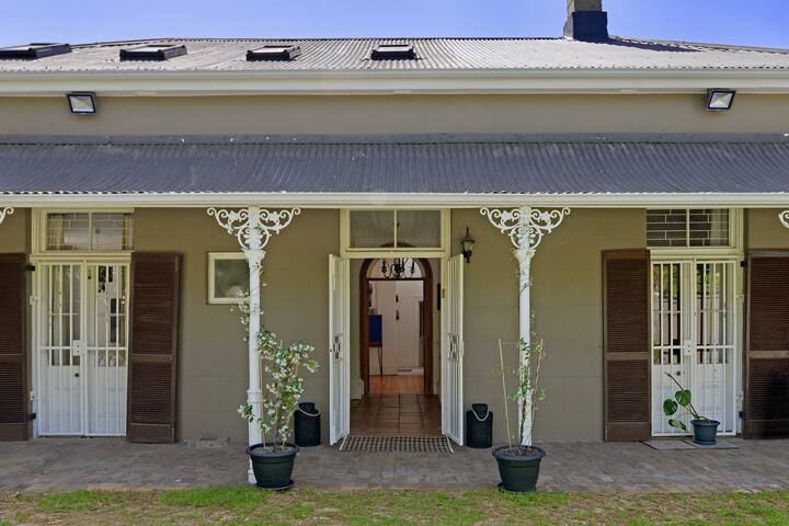 Old Cape Charm w Pool gallery image 2