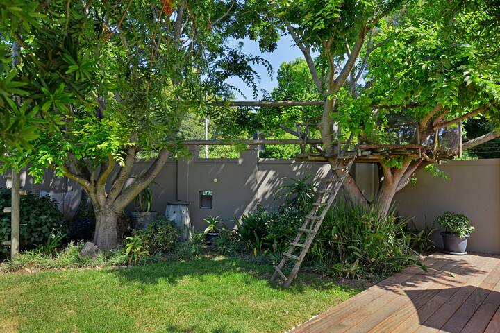 Old Cape Charm w Pool gallery image 4