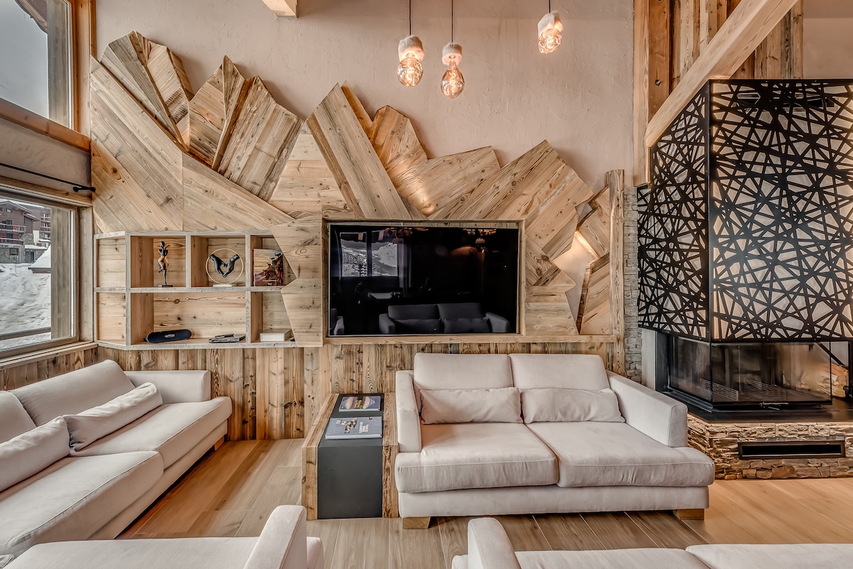 Chalets de lujo en Tignes le lac, Alpes franceses. Descubre la universidad de los chalets de ANNAPURNA Lodge MACHA, alojamiento de lujo en el corazón de la zona de esquí de TIGNES -  VAL D'ISERE para tus vacaciones de esquí perfectas en Francia.