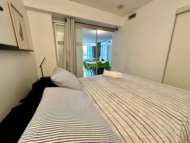 Bright 2 Bdrms/2Bathrooms w/Parking gallery image 4