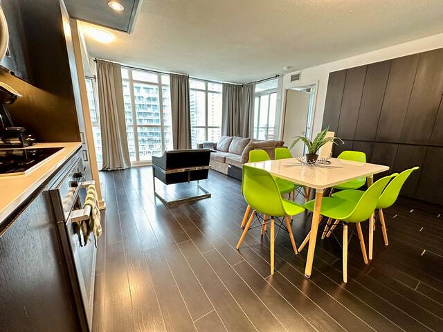 Bright 2 Bdrms/2Bathrooms w/Parking gallery image 2