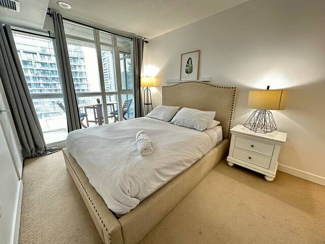 Bright 2 Bdrms/2Bathrooms w/Parking gallery image 3