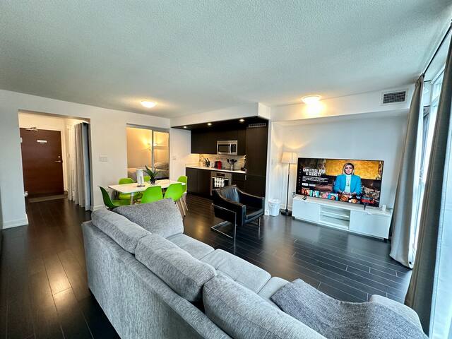 Bright 2 Bdrms/2Bathrooms w/Parking