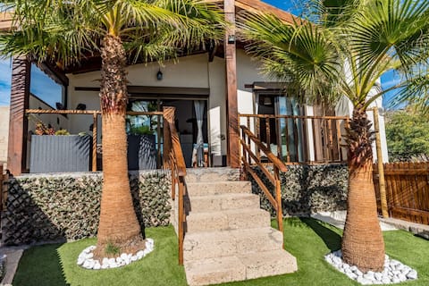 Top Airbnb: Beautiful little house with ocean and mountain views. en Granadilla De Abona